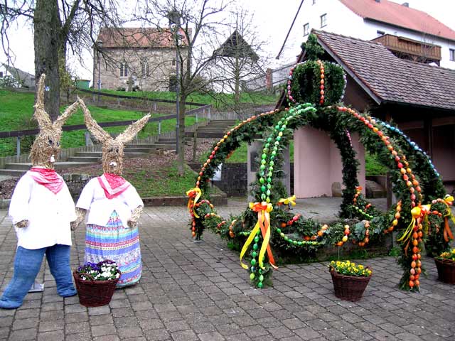 Osterbrunnen in Weitersdorf 2005