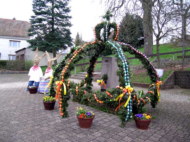 Osterbrunnen in Weitersdorf 2005